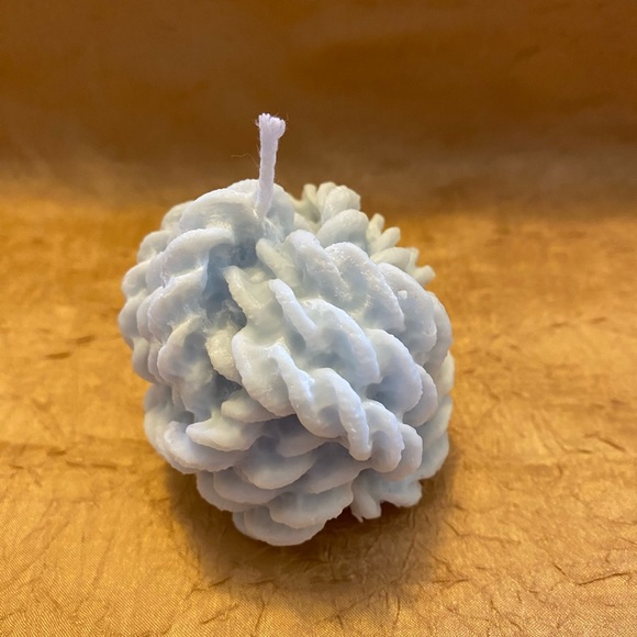 Set of 3 Handmade Baby Bear and Knotted shaped soy wax Candles never used - Picture 2 of 2